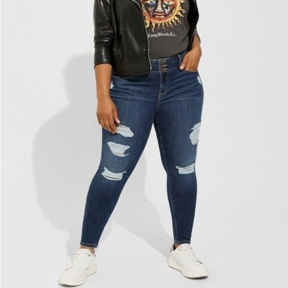 Women’s torrid 22 Distressed Jegging Skinny Super Soft High-Rise Jean